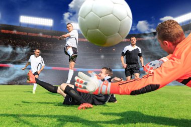 bir futbol veya futbol sahneleri ile erkek oyuncu oyun