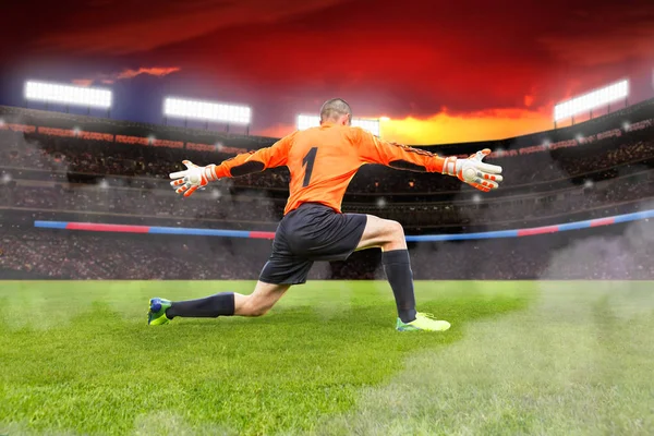 Bir Futbol Veya Futbol Sahneleri Ile Erkek Oyuncu Oyun — Stok fotoğraf