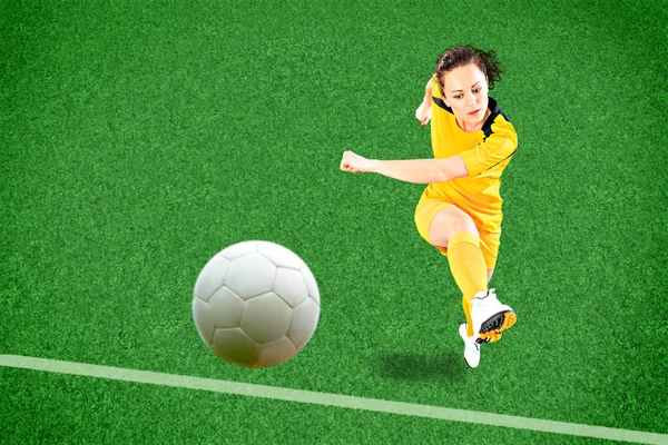 Kvinnlig Fotbollspelare Fältet — Stockfoto