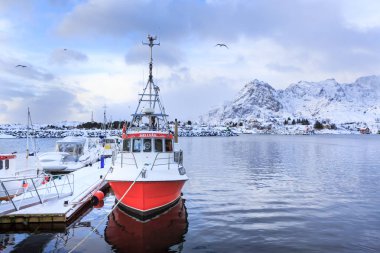 Moskenes, Norveç - Şubat, 2017 yaklaşık: Balıkçı köyü Moskenes üzerinde Lofoten Adaları, Norveç