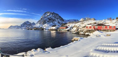 Balıkçı köyü Sorvagen üzerinde Lofoten Adaları, Norveç