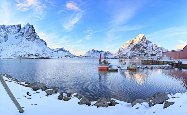 Χωριό Fishermans Reine Νησιά Lofoten Της Νορβηγίας — Φωτογραφία Αρχείου