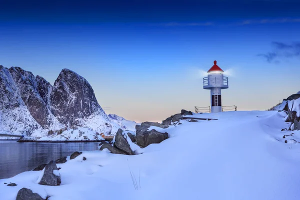 Een Vuurtoren Reine Lofoten Eilanden Door Zonsondergang Noorwegen — Stockfoto