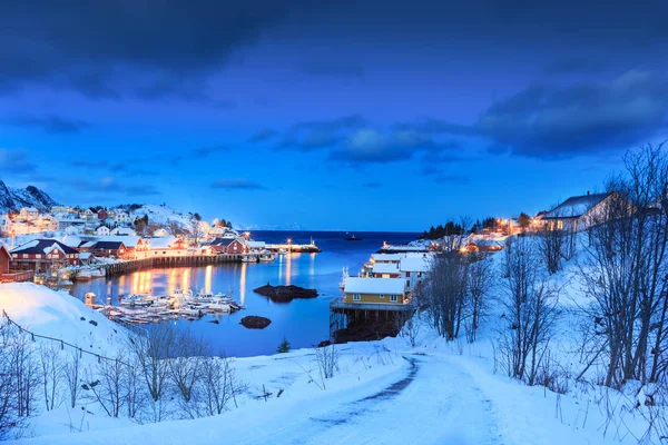 Gece, Norveç balıkçı köyü Sorvagen Lofoten Adaları