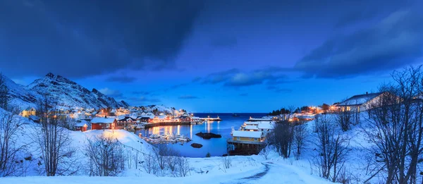 Gece, Norveç balıkçı köyü Sorvagen Lofoten Adaları