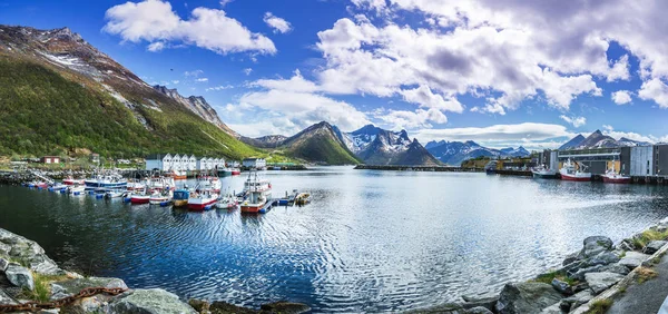 Hamnen Husoy Byn Senja Island Utanför Polcirkeln Norge — Stockfoto