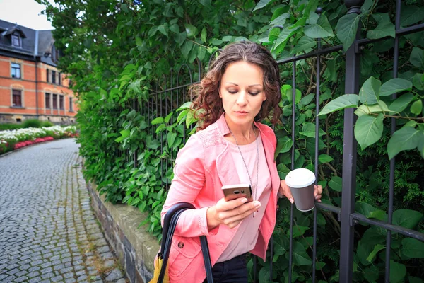 Portrait Une Jeune Femme Dans Rue Ville — Photo