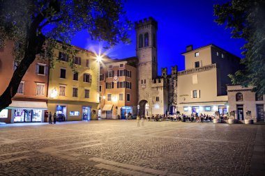 Bir Riva Del Garda, İtalya - Mayıs, 2014: Riva del Garda şehir gece