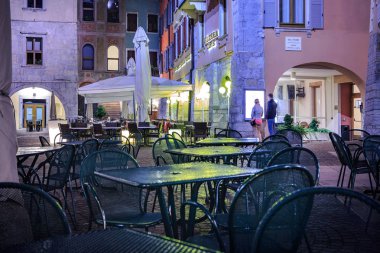 Bir Riva Del Garda, İtalya - Mayıs, 2014: Riva del Garda şehir gece