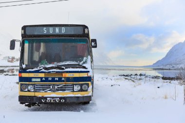 Sund, Norveç - Şubat, 2017 yaklaşık: Lofoten Adaları, Norveç'in kıyısında Sund yakınındaki Nordfjorden