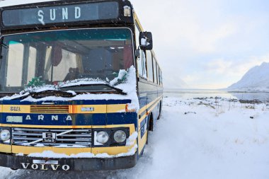 Sund, Norveç - Şubat, 2017 yaklaşık: Lofoten Adaları, Norveç'in kıyısında Sund yakınındaki Nordfjorden