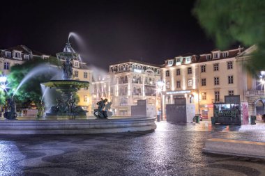 Lisbon, Portekiz - Ekim, 2016 yaklaşık: Praça Dom Pedro IV Lizbon şehir gece, Portekiz.