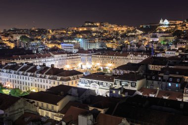 Lisbon, Portekiz - Ekim, 2016 yaklaşık: Lizbon sokakları şehir gece, Portekiz.
