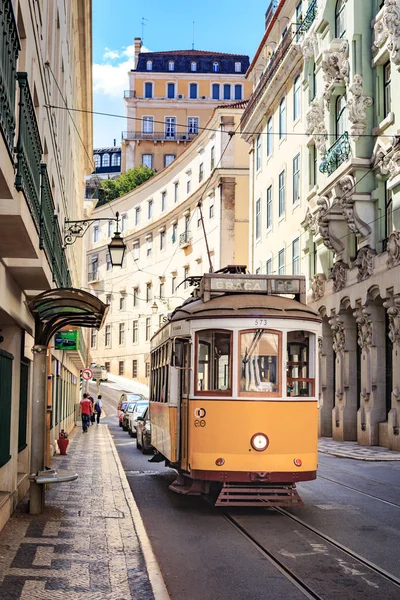 Lisbon, Portekiz - Ekim, 2016 yaklaşık: Lizbon sokakları town, Portekiz.