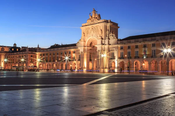 Lisbon, Portekiz - Ekim, 2016 yaklaşık: Praça yapmak Comercio Lizbon şehir gece, Portekiz.