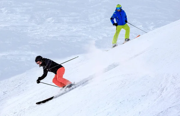 アルプスのゲレンデでスキー ドライバー — ストック写真