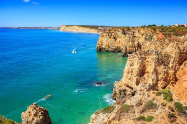 Güney Portekiz 'deki Algarve kıyısında Lagos yakınlarında.
