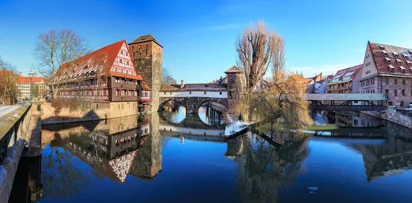 Στην Όχθη Του Ποταμού Pegnitz Ποταμό Στην Πόλη Της Νυρεμβέργη — Φωτογραφία Αρχείου