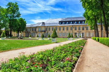 Bayreuth, Almanya - Mai, 2016 yaklaşık: Bahçe Hofgarten ve Palace Bayreuth, yaz. Bayreuth, Almanya