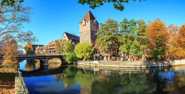 Almanya Nürnberg kentindeki Pegnitz nehire nehir
