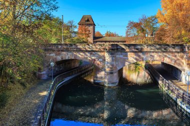 Almanya Nürnberg kentindeki Pegnitz nehire nehir