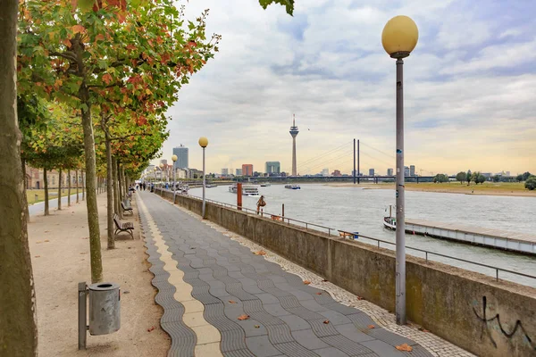 Dusseldorf Alemanha Circa Septembro 2016 Calçadão Fluvial Reno Com Vista — Fotografia de Stock