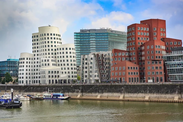 Calçadão Rio Reno Com Vista Para Cidade Dusseldorf Alemanha — Fotografia de Stock