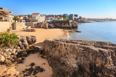 Cascais, Portekiz - Ekim, 2016 yaklaşık: Praia da Rainha beach Cascais, Portekiz