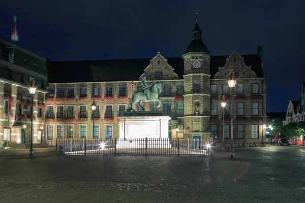 德国杜塞尔多夫 2016年9月 Altes 市政厅杜塞尔多夫镇和交易广场北夜 — 图库照片