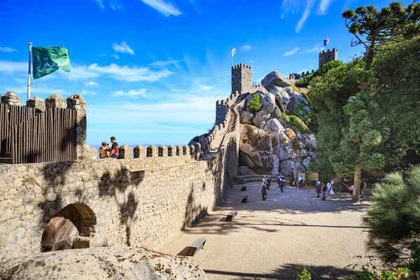 Sintra, Portekiz - Ekim, 2016 yaklaşık: Castelo dos Mouros diğer adı The Castle Moors Sintra, Portekiz