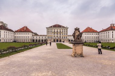 Münih, Bavyera, Almanya - Ekim, 2018 yaklaşık: Nymphenburg Sarayı takma Schloss Nymphenburg Münih, Almanya. Tasarım ve inşaat Architectagostino Barelli