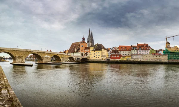 Cityscape Regensburg Stad Met Steinerne Bruecke Dom Duitsland — Stockfoto