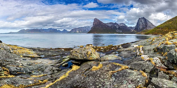 Vista Paisagem Ilha Senja Por Rodsand Além Círculo Polar Noruega — Fotografia de Stock