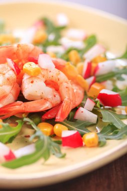 karides salatası atış kapatmak