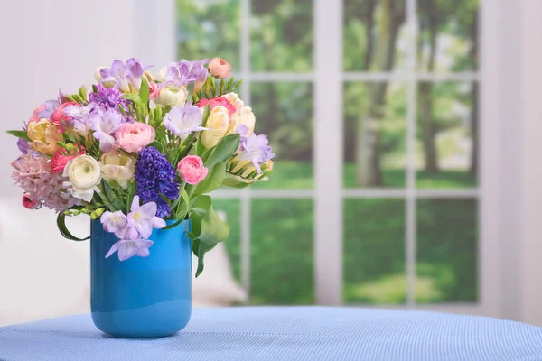 Banda Pryskyřník Frézie Tulipány Hyacinty — Stock fotografie