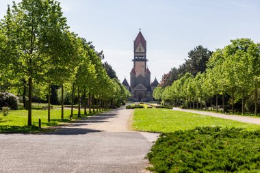 Leipzig, Almanya - Mart, 2018 yaklaşık: Güney mezarlığı, orijinal adı Suedfriedhof, Almanya'da Leipzig şehirdeki chapel binalar