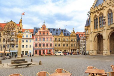 Erfurt, Almanya - Mart, 2018 yaklaşık: Fischmarkt ve Rathaus Erfurt kentindeki Thuringia, Almanya