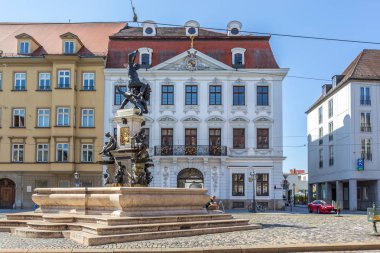 Augsburg, Bavyera, Almanya - Ekim, 2018 yaklaşık: Maximilian ve Herkulesbrunnen Augsburg, Almanya