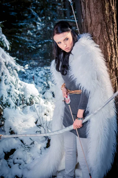 Female Elf Bow Wintry Forest — Stock Photo, Image