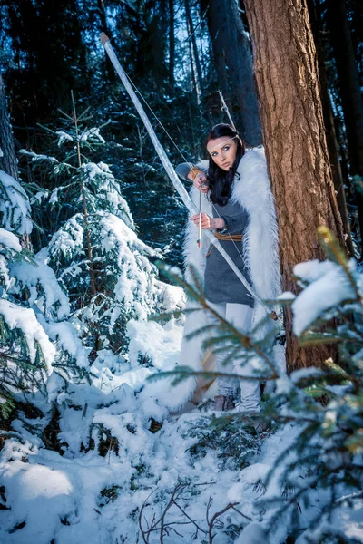 Female Elf Bow Wintry Forest — Stock Photo, Image