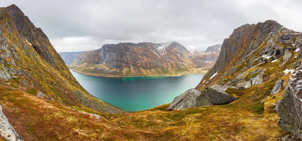 De berg Husfjellet op Senja — Stockfoto