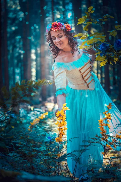 La fata in una foresta magica — Foto Stock