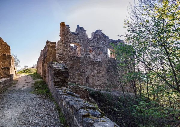 Ruina del castillo Raueneck en Hassberge — Foto de Stock