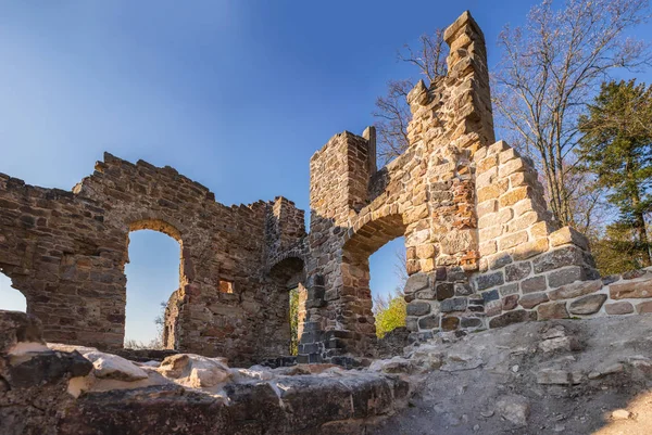 Ruina del castillo Raueneck en Hassberge — Foto de Stock