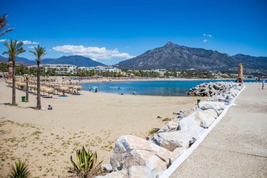 Costa del Sol üzerinde Marbella yakınlarındaki Puerto Banus