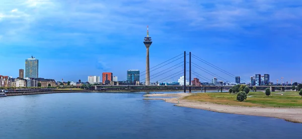 Dusseldorf de noite — Fotografia de Stock