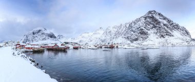 Lofoten Adaları'nda bir köy