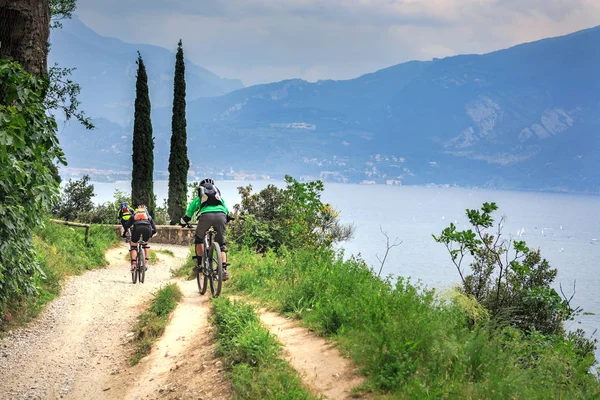 Ciclismo en el lago de Garda —  Fotos de Stock