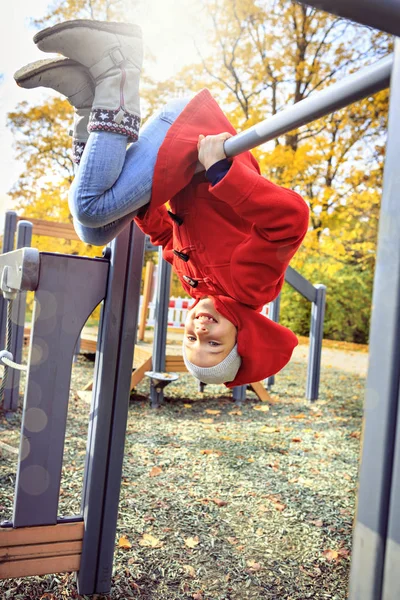 Brincando menina — Fotografia de Stock