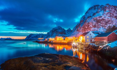 Lofoten Adaları'ndaki Sorvagen köyü